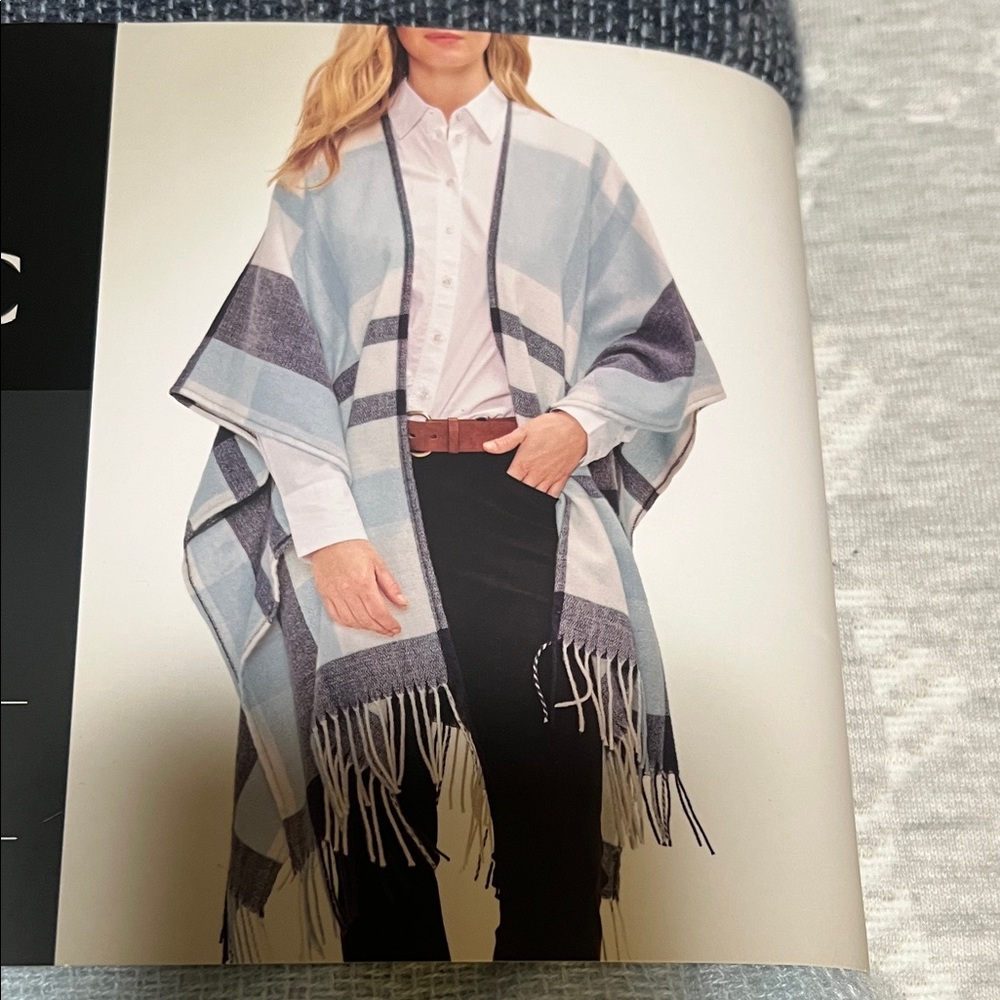 Banana Republic Blue and Cream Cashmere Wrap - Picture 5 of 5